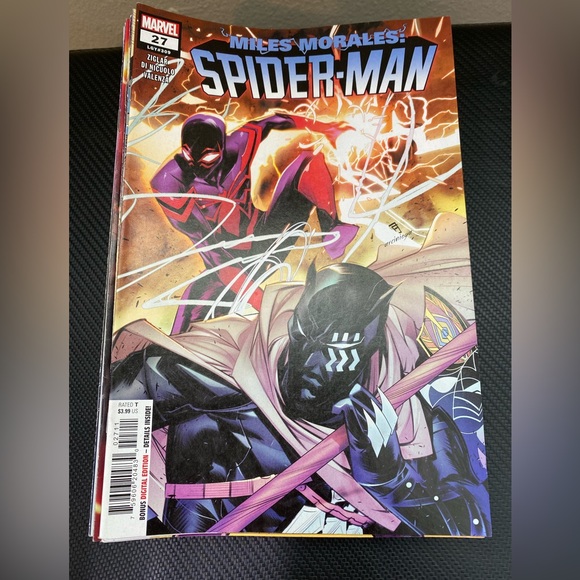 Comic Book Bundle - Picture 1 of 7